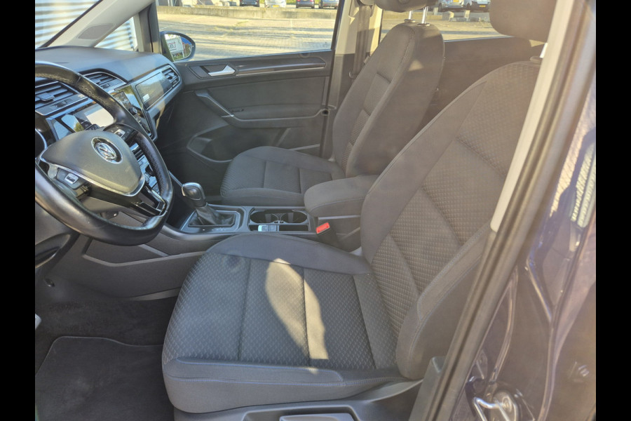 Volkswagen Touran 1.5 TSI Automaat Comfortline Business 7p LEd,Panorama,Nav/Camera Volkswagen Touran 1.5 TSI Automaat Comfortline Business 7p LEd,Panorama,Nav/Camera