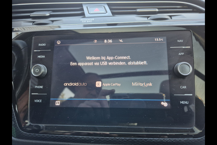 Volkswagen Touran 1.5 TSI Automaat Comfortline Business 7p LEd,Panorama,Nav/Camera Volkswagen Touran 1.5 TSI Automaat Comfortline Business 7p LEd,Panorama,Nav/Camera