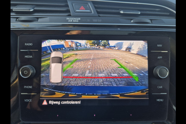 Volkswagen Touran 1.5 TSI Automaat Comfortline Business 7p LEd,Panorama,Nav/Camera Volkswagen Touran 1.5 TSI Automaat Comfortline Business 7p LEd,Panorama,Nav/Camera