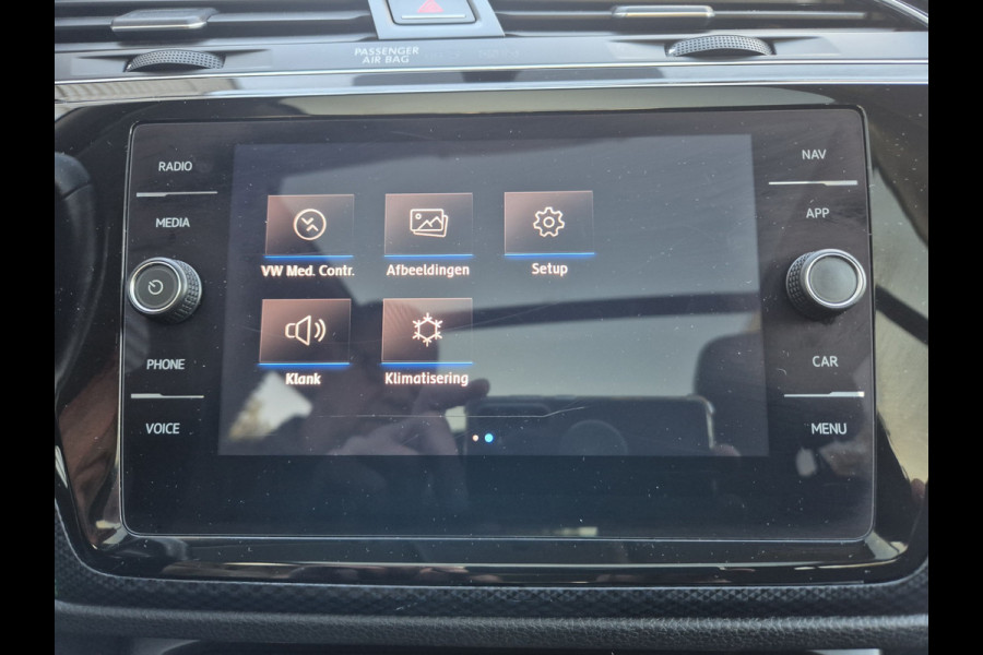 Volkswagen Touran 1.5 TSI Automaat Comfortline Business 7p LEd,Panorama,Nav/Camera Volkswagen Touran 1.5 TSI Automaat Comfortline Business 7p LEd,Panorama,Nav/Camera