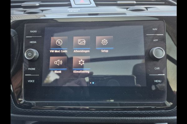 Volkswagen Touran 1.5 TSI Automaat Comfortline Business 7p LEd,Panorama,Nav/Camera Volkswagen Touran 1.5 TSI Automaat Comfortline Business 7p LEd,Panorama,Nav/Camera