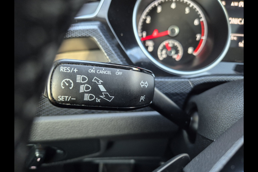 Volkswagen Touran 1.5 TSI Automaat Comfortline Business 7p LEd,Panorama,Nav/Camera Volkswagen Touran 1.5 TSI Automaat Comfortline Business 7p LEd,Panorama,Nav/Camera