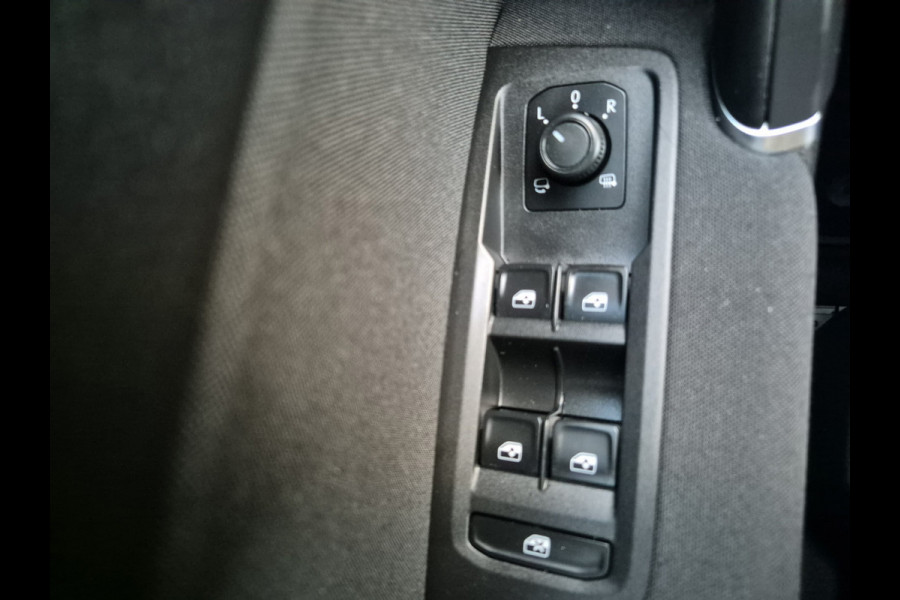Volkswagen Touran 1.5 TSI Automaat Comfortline Business 7p LEd,Panorama,Nav/Camera Volkswagen Touran 1.5 TSI Automaat Comfortline Business 7p LEd,Panorama,Nav/Camera