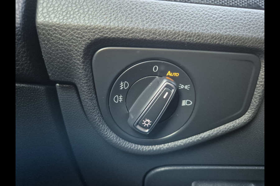 Volkswagen Touran 1.5 TSI Automaat Comfortline Business 7p LEd,Panorama,Nav/Camera Volkswagen Touran 1.5 TSI Automaat Comfortline Business 7p LEd,Panorama,Nav/Camera