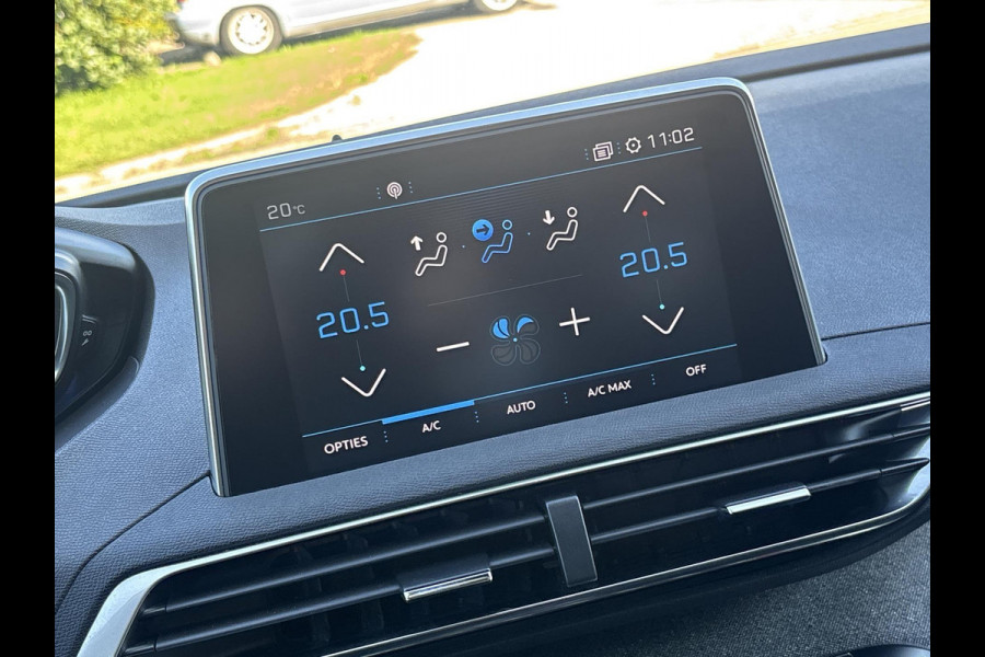 Peugeot 3008 1.2 PureTech Blue Lease Premium  | automaat | navigatie | 19" velgen | trekhaak | nieuwe distributieriem Peugeot 3008 1.2 PureTech Blue Lease Premium  | automaat | navigatie | 19" velgen | trekhaak | nieuwe distributieriem