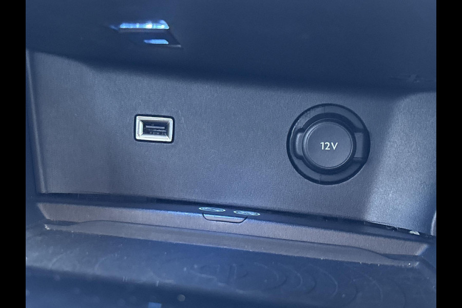 Peugeot 3008 1.2 PureTech Blue Lease Premium  | automaat | navigatie | 19" velgen | trekhaak | nieuwe distributieriem Peugeot 3008 1.2 PureTech Blue Lease Premium  | automaat | navigatie | 19" velgen | trekhaak | nieuwe distributieriem