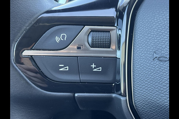 Peugeot 3008 1.2 PureTech Blue Lease Premium  | automaat | navigatie | 19" velgen | trekhaak | nieuwe distributieriem Peugeot 3008 1.2 PureTech Blue Lease Premium  | automaat | navigatie | 19" velgen | trekhaak | nieuwe distributieriem
