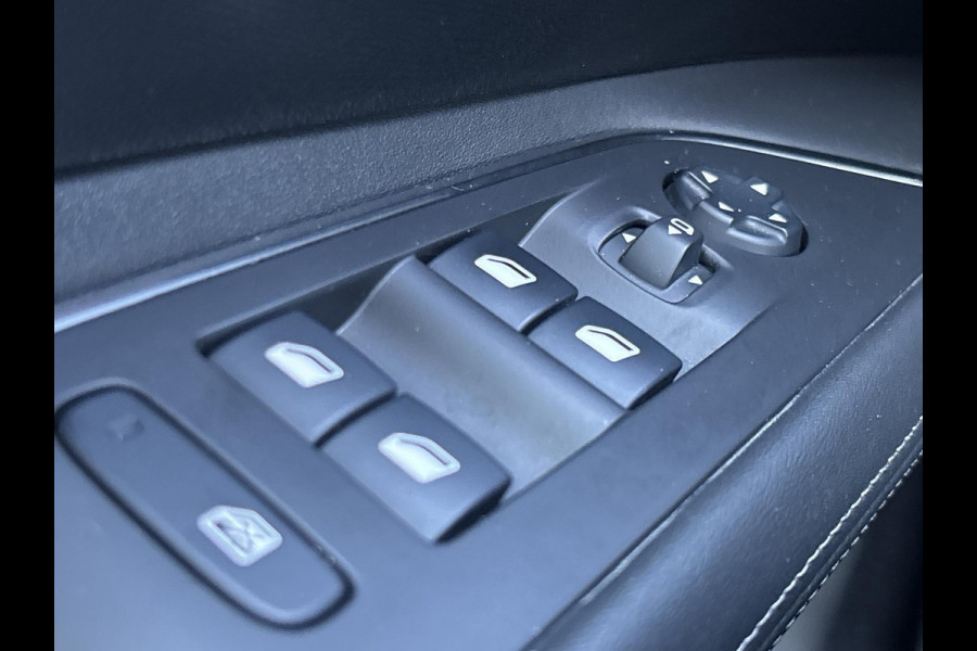 Peugeot 3008 1.2 PureTech Blue Lease Premium  | automaat | navigatie | 19" velgen | trekhaak | nieuwe distributieriem Peugeot 3008 1.2 PureTech Blue Lease Premium  | automaat | navigatie | 19" velgen | trekhaak | nieuwe distributieriem