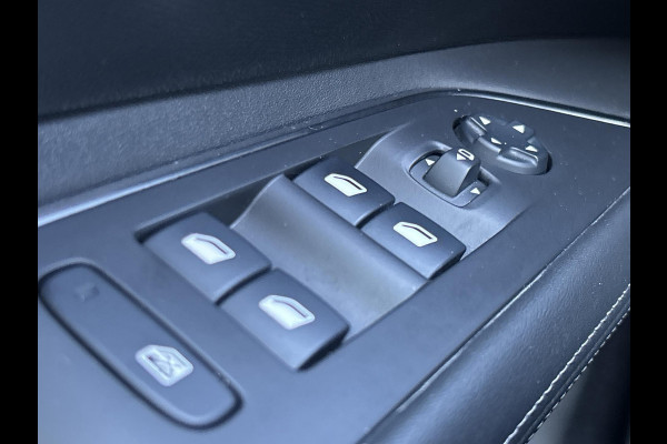 Peugeot 3008 1.2 PureTech Blue Lease Premium  | automaat | navigatie | 19" velgen | trekhaak | nieuwe distributieriem Peugeot 3008 1.2 PureTech Blue Lease Premium  | automaat | navigatie | 19" velgen | trekhaak | nieuwe distributieriem