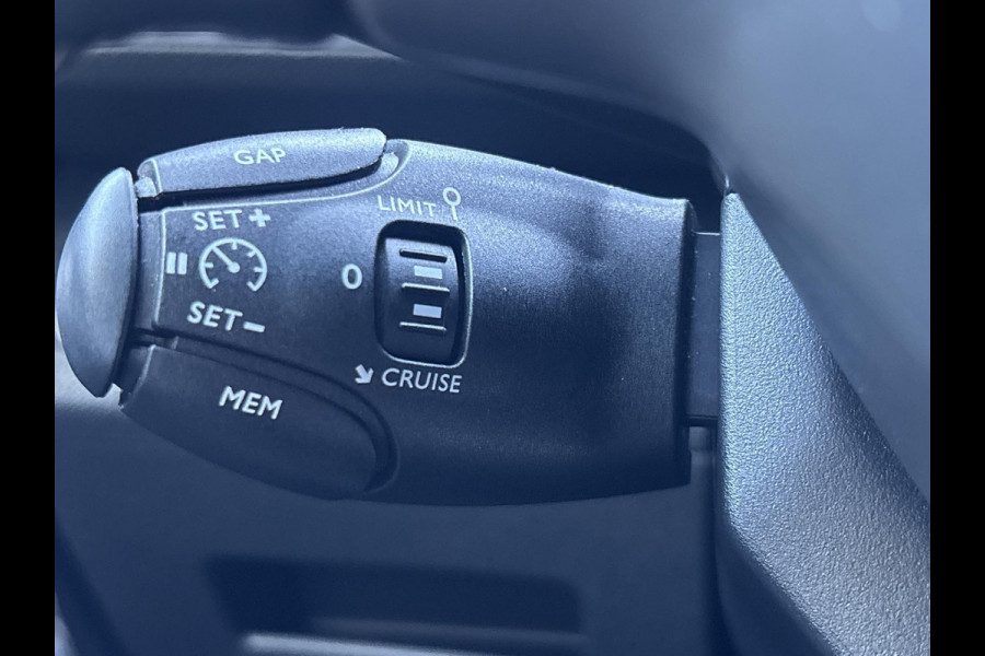 Peugeot 3008 1.2 PureTech Blue Lease Premium  | automaat | navigatie | 19" velgen | trekhaak | nieuwe distributieriem Peugeot 3008 1.2 PureTech Blue Lease Premium  | automaat | navigatie | 19" velgen | trekhaak | nieuwe distributieriem