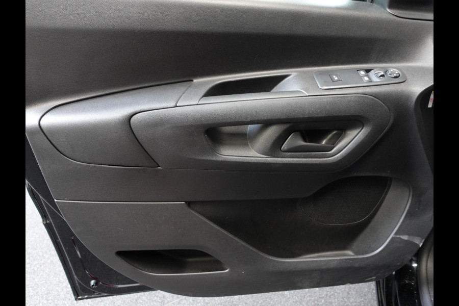 Citroën Berlingo 130PK Automaat L2 Navigatie Apple carplay/ Android Auto Cruise control Trekhaak parkeersensoren 3-Zits Euro6 Citroën Berlingo 130PK Automaat L2 Navigatie Apple carplay/ Android Auto Cruise control Trekhaak parkeersensoren 3-Zits Euro6