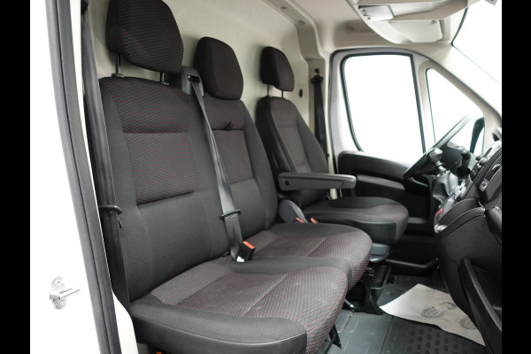 Citroën Jumper L2H2 120pk Navigatie Camera Airco Cruise control Trekhaak Sidebars 3-zits Euro6 Citroën Jumper L2H2 120pk Navigatie Camera Airco Cruise control Trekhaak Sidebars 3-zits Euro6