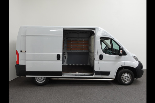 Citroën Jumper L2H2 120pk Navigatie Camera Airco Cruise control Trekhaak Sidebars 3-zits Euro6 Citroën Jumper L2H2 120pk Navigatie Camera Airco Cruise control Trekhaak Sidebars 3-zits Euro6