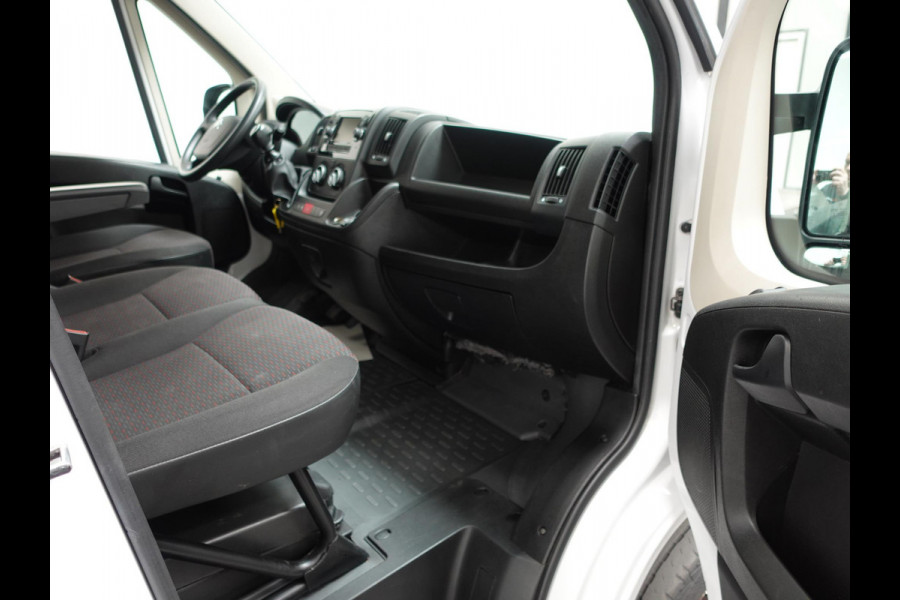 Citroën Jumper L2H2 120pk Navigatie Camera Airco Cruise control Trekhaak Sidebars 3-zits Euro6 Citroën Jumper L2H2 120pk Navigatie Camera Airco Cruise control Trekhaak Sidebars 3-zits Euro6