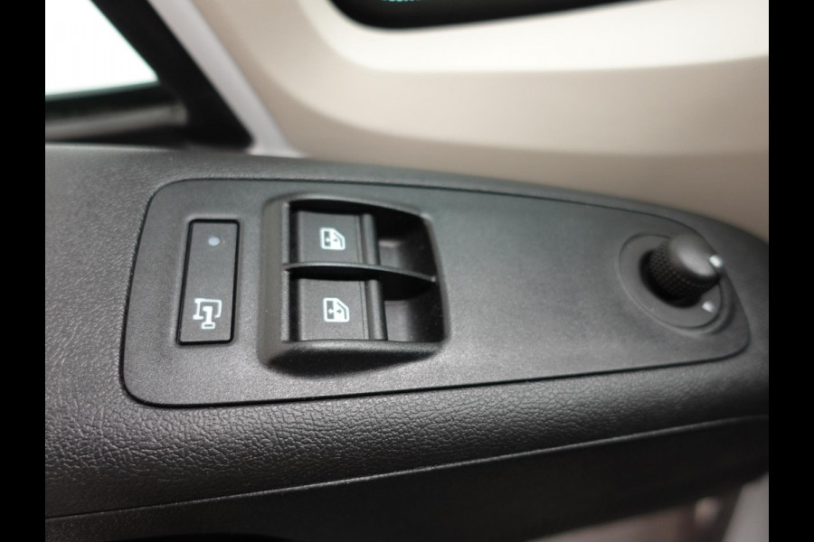 Citroën Jumper L2H2 120pk Navigatie Camera Airco Cruise control Trekhaak Sidebars 3-zits Euro6 Citroën Jumper L2H2 120pk Navigatie Camera Airco Cruise control Trekhaak Sidebars 3-zits Euro6