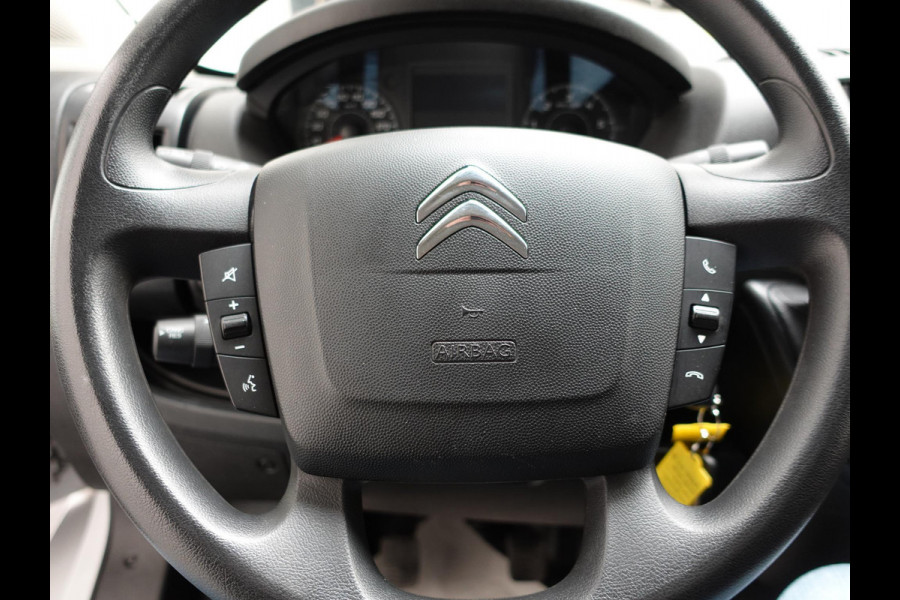 Citroën Jumper L2H2 120pk Navigatie Camera Airco Cruise control Trekhaak Sidebars 3-zits Euro6 Citroën Jumper L2H2 120pk Navigatie Camera Airco Cruise control Trekhaak Sidebars 3-zits Euro6