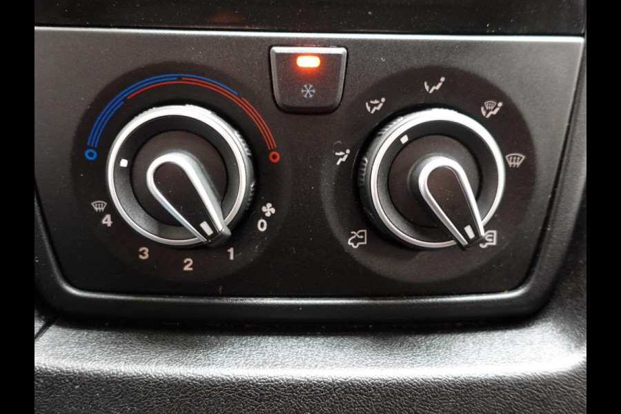 Citroën Jumper L2H2 120pk Navigatie Camera Airco Cruise control Trekhaak Sidebars 3-zits Euro6 Citroën Jumper L2H2 120pk Navigatie Camera Airco Cruise control Trekhaak Sidebars 3-zits Euro6