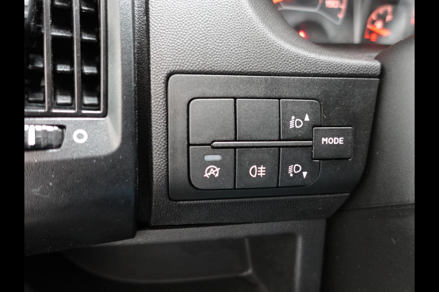 Citroën Jumper L2H2 120pk Navigatie Camera Airco Cruise control Trekhaak Sidebars 3-zits Euro6 Citroën Jumper L2H2 120pk Navigatie Camera Airco Cruise control Trekhaak Sidebars 3-zits Euro6