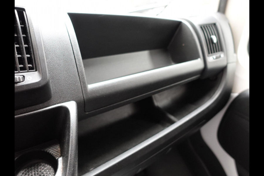 Citroën Jumper L2H2 120pk Navigatie Camera Airco Cruise control Trekhaak Sidebars 3-zits Euro6 Citroën Jumper L2H2 120pk Navigatie Camera Airco Cruise control Trekhaak Sidebars 3-zits Euro6