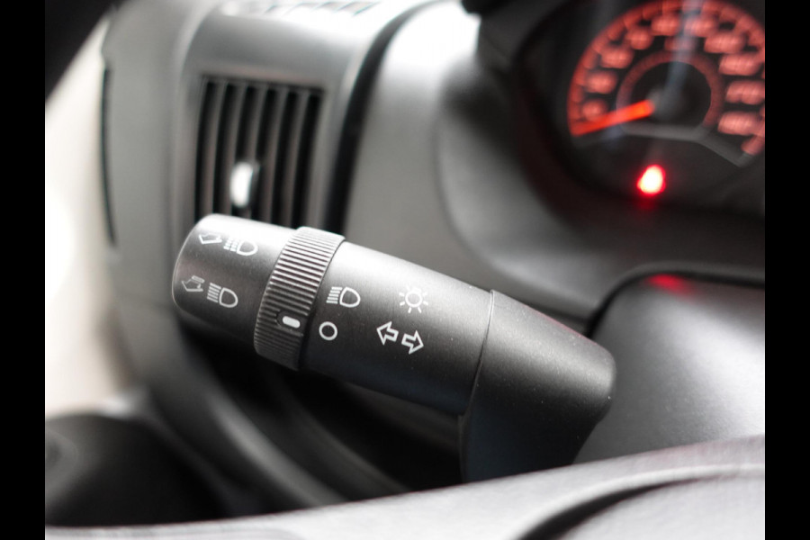 Citroën Jumper L2H2 120pk Navigatie Camera Airco Cruise control Trekhaak Sidebars 3-zits Euro6 Citroën Jumper L2H2 120pk Navigatie Camera Airco Cruise control Trekhaak Sidebars 3-zits Euro6