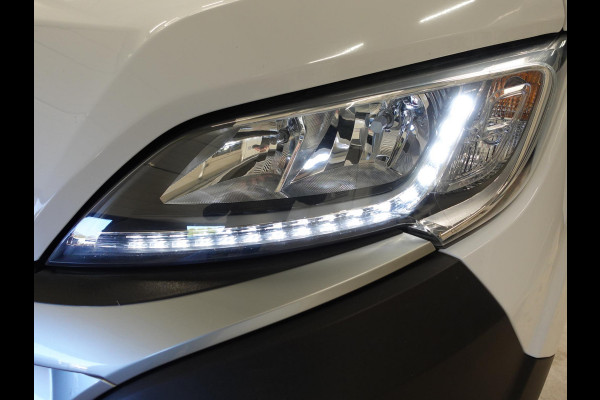 Citroën Jumper L2H2 120pk Navigatie Camera Airco Cruise control Trekhaak Sidebars 3-zits Euro6 Citroën Jumper L2H2 120pk Navigatie Camera Airco Cruise control Trekhaak Sidebars 3-zits Euro6