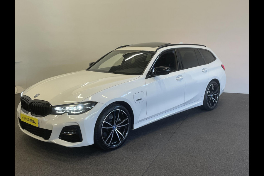BMW 3 Serie Touring 320e M-Sport Aut-8 Panoramadak Adaptive M-Technic Chassis LED Navi Cruise Control PDC VA 19" LM Velgen Shadowline
