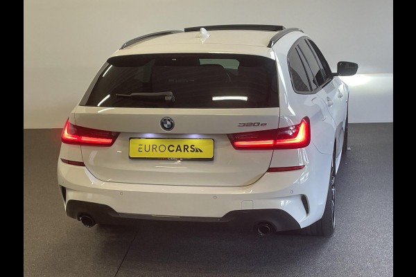 BMW 3 Serie Touring 320e M-Sport Aut-8 Panoramadak Adaptive M-Technic Chassis LED Navi Cruise Control PDC VA 19" LM Velgen Shadowline