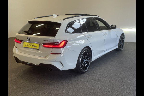 BMW 3 Serie Touring 320e M-Sport Aut-8 Panoramadak Adaptive M-Technic Chassis LED Navi Cruise Control PDC VA 19" LM Velgen Shadowline