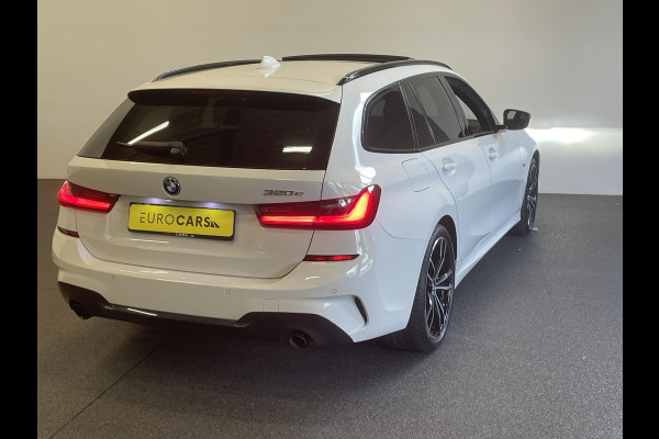 BMW 3 Serie Touring 320e M-Sport Aut-8 Panoramadak Adaptive M-Technic Chassis LED Navi Cruise Control PDC VA 19" LM Velgen Shadowline