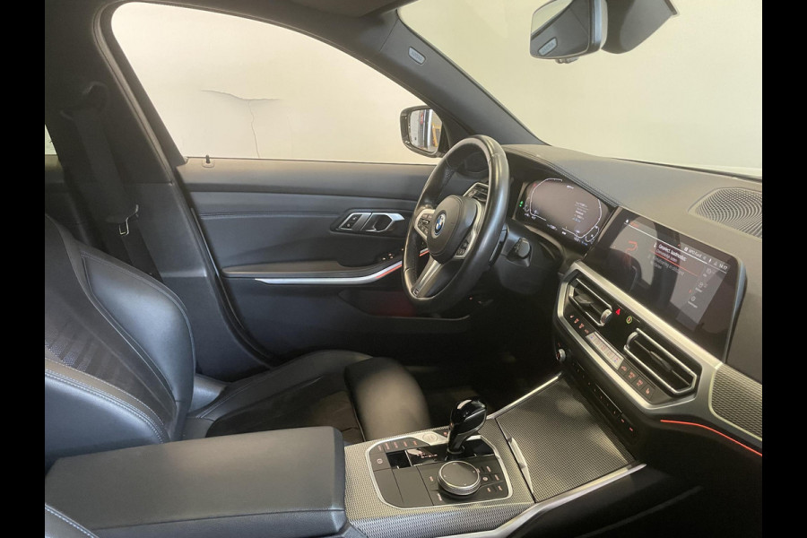 BMW 3 Serie Touring 320e M-Sport Aut-8 Panoramadak Adaptive M-Technic Chassis LED Navi Cruise Control PDC VA 19" LM Velgen Shadowline