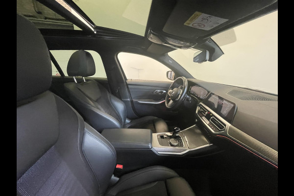 BMW 3 Serie Touring 320e M-Sport Aut-8 Panoramadak Adaptive M-Technic Chassis LED Navi Cruise Control PDC VA 19" LM Velgen Shadowline