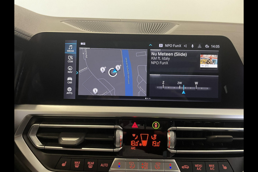 BMW 3 Serie Touring 320e M-Sport Aut-8 Panoramadak Adaptive M-Technic Chassis LED Navi Cruise Control PDC VA 19" LM Velgen Shadowline