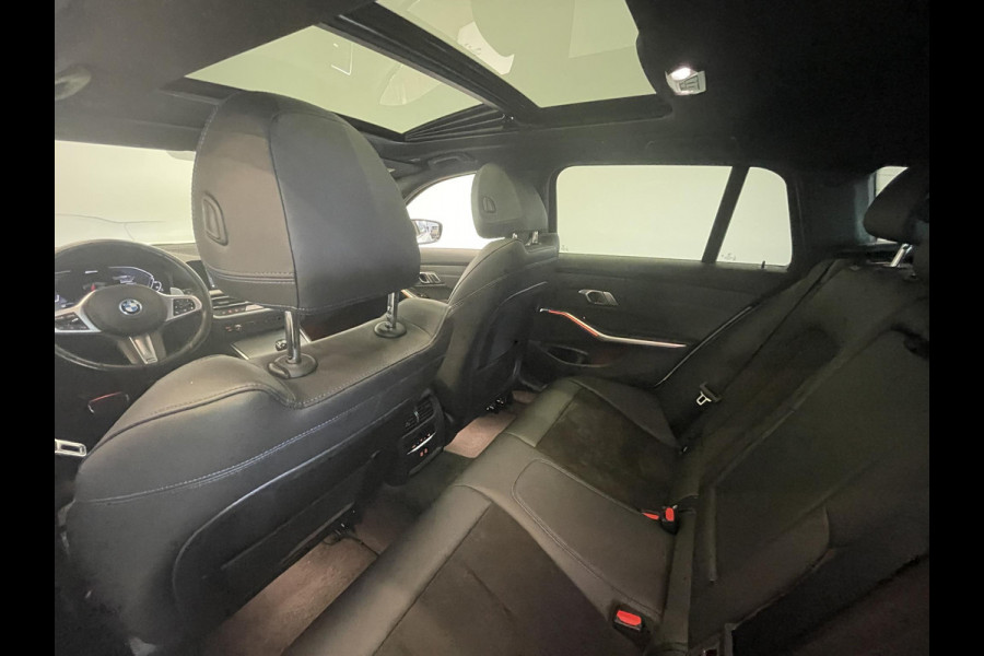 BMW 3 Serie Touring 320e M-Sport Aut-8 Panoramadak Adaptive M-Technic Chassis LED Navi Cruise Control PDC VA 19" LM Velgen Shadowline