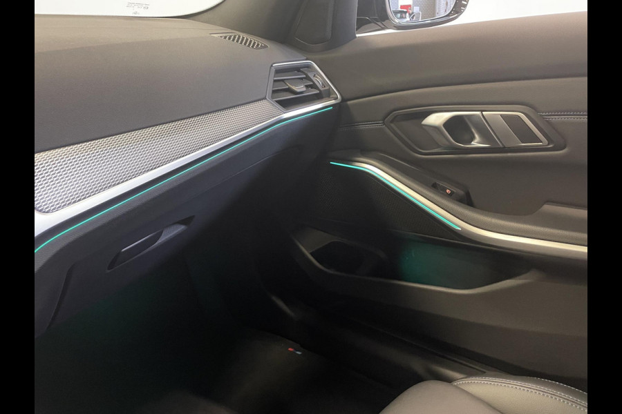 BMW 3 Serie Touring 320e M-Sport Aut-8 Panoramadak Adaptive M-Technic Chassis LED Navi Cruise Control PDC VA 19" LM Velgen Shadowline
