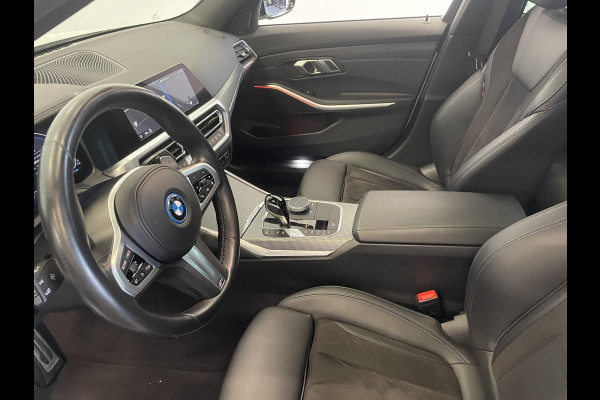 BMW 3 Serie Touring 320e M-Sport Aut-8 Panoramadak Adaptive M-Technic Chassis LED Navi Cruise Control PDC VA 19" LM Velgen Shadowline