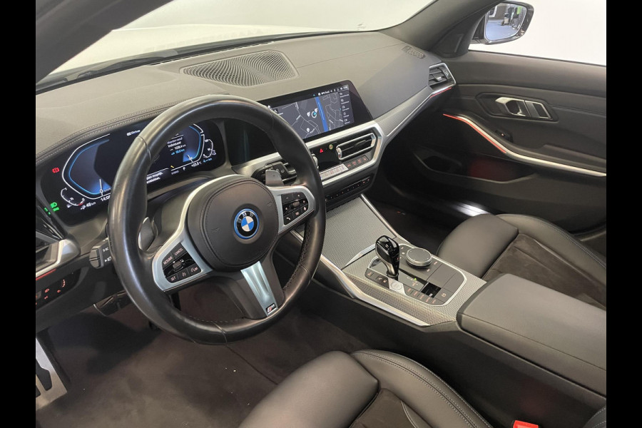 BMW 3 Serie Touring 320e M-Sport Aut-8 Panoramadak Adaptive M-Technic Chassis LED Navi Cruise Control PDC VA 19" LM Velgen Shadowline