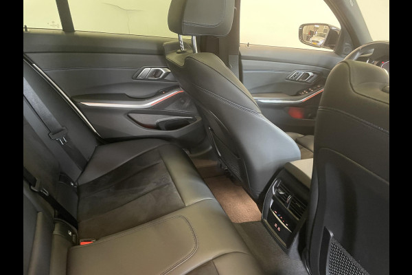 BMW 3 Serie Touring 320e M-Sport Aut-8 Panoramadak Adaptive M-Technic Chassis LED Navi Cruise Control PDC VA 19" LM Velgen Shadowline
