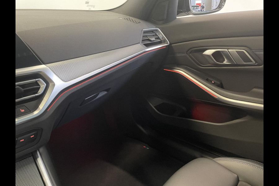 BMW 3 Serie Touring 320e M-Sport Aut-8 Panoramadak Adaptive M-Technic Chassis LED Navi Cruise Control PDC VA 19" LM Velgen Shadowline