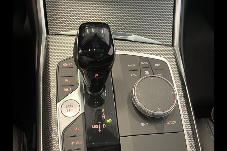 BMW 3 Serie Touring 320e M-Sport Aut-8 Panoramadak Adaptive M-Technic Chassis LED Navi Cruise Control PDC VA 19" LM Velgen Shadowline