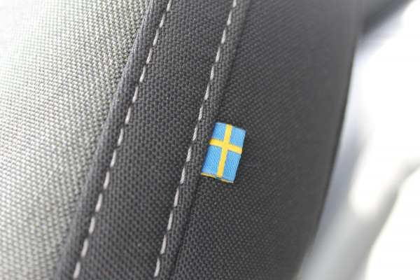 Volvo XC40 B4 211PK Automaat Plus Dark Google Infotainment / Verwarmbare voorruit / Semi elektrisch wegklapbare trekhaak / Elektrisch verstelbare voorstoelen met geheugen op de bestuurdersstoel
