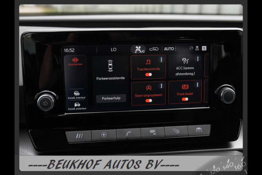 Seat Leon 1.0 TSI Style Business Intense Trekhaak Carplay