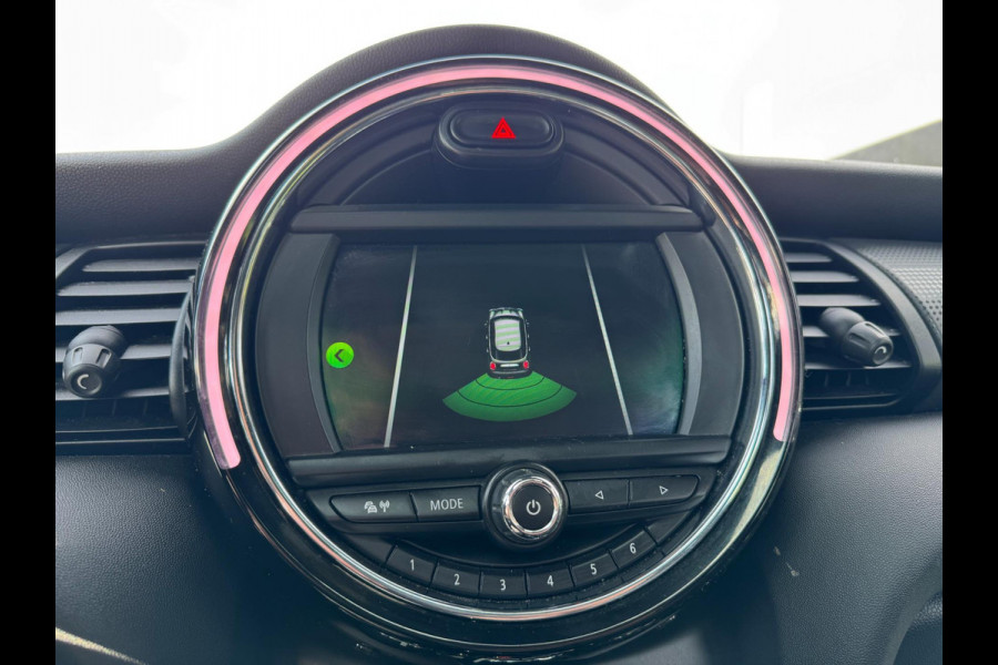 MINI Mini 1.5 Cooper Panorama Navigatie PDC 5 deurs Leer 136 PK MINI Mini 1.5 Cooper Panorama Navigatie PDC 5 deurs Leer 136 PK