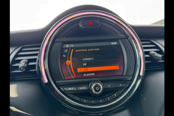 MINI Mini 1.5 Cooper Panorama Navigatie PDC 5 deurs Leer 136 PK MINI Mini 1.5 Cooper Panorama Navigatie PDC 5 deurs Leer 136 PK