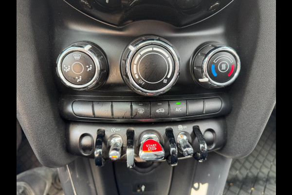 MINI Mini 1.5 Cooper Panorama Navigatie PDC 5 deurs Leer 136 PK MINI Mini 1.5 Cooper Panorama Navigatie PDC 5 deurs Leer 136 PK