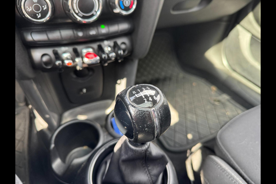 MINI Mini 1.5 Cooper Panorama Navigatie PDC 5 deurs Leer 136 PK MINI Mini 1.5 Cooper Panorama Navigatie PDC 5 deurs Leer 136 PK