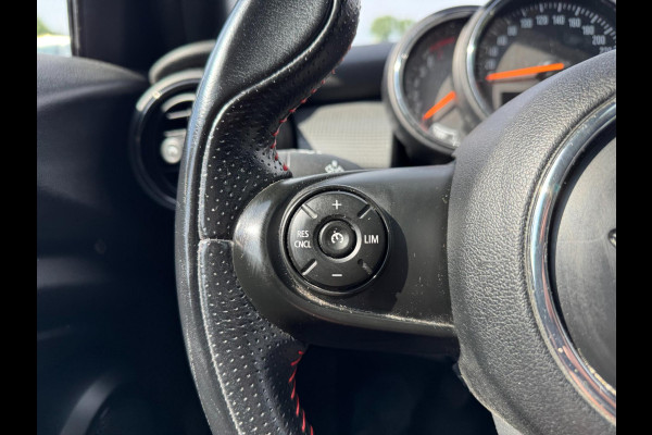 MINI Mini 1.5 Cooper Panorama Navigatie PDC 5 deurs Leer 136 PK MINI Mini 1.5 Cooper Panorama Navigatie PDC 5 deurs Leer 136 PK