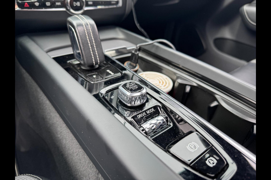 Volvo XC60 2.0 T8 Twin Engine AWD Inscription Pano Plug in Camera Volvo XC60 2.0 T8 Twin Engine AWD Inscription Pano Plug in Camera