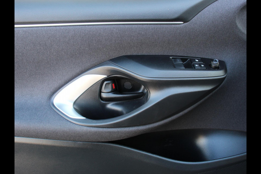 Toyota Yaris 1.5 Hybrid Comfort Aut Carplay Automatische Airco Toyota Safety Sense Adaptieve lampen Verkeerborden herkenning bots waarschuwing