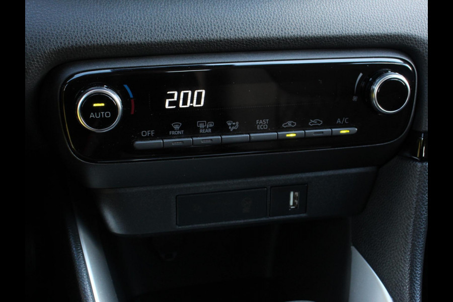 Toyota Yaris 1.5 Hybrid Comfort Aut Carplay Automatische Airco Toyota Safety Sense Adaptieve lampen Verkeerborden herkenning bots waarschuwing