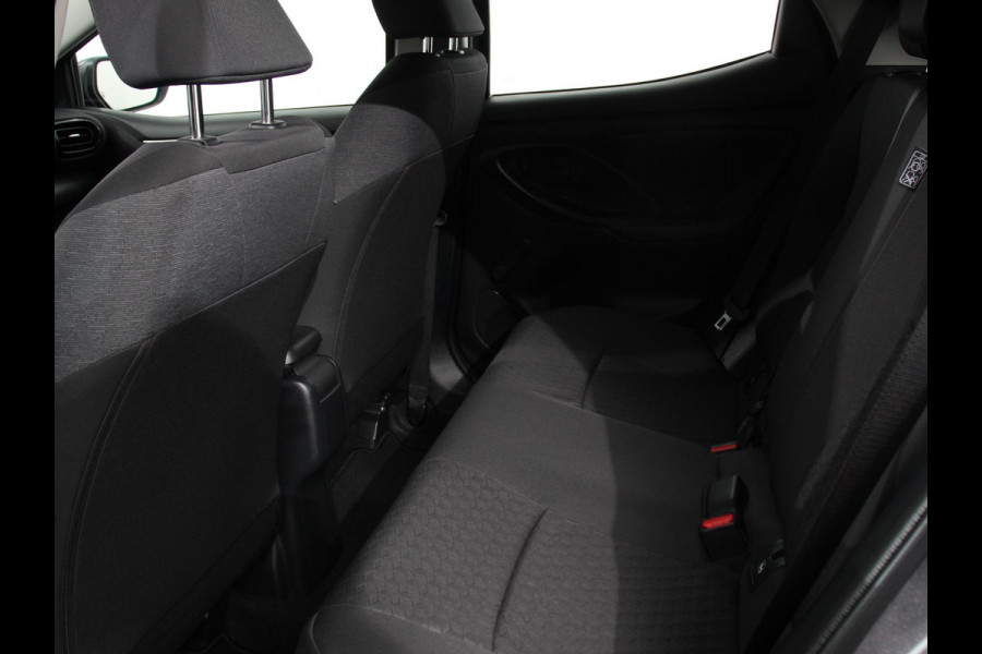 Toyota Yaris 1.5 Hybrid Comfort Aut Carplay Automatische Airco Toyota Safety Sense Adaptieve lampen Verkeerborden herkenning bots waarschuwing